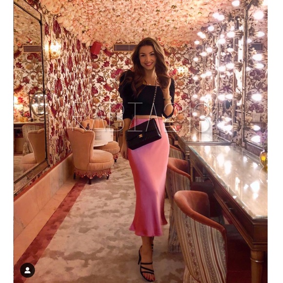 LAST 1!🔥ZARA PINK SATIN SKIRT - Picture 11 of 16